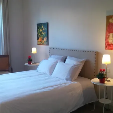 Sur Le Port Apartment *